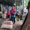 Feature: Perempuan Buruh Gendong, Menggantung Asa pada Punggung Renta di Pasar Piyungan